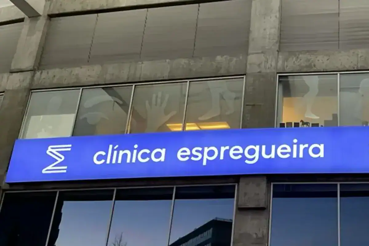 clinica-espregueira-porto Letreiro da Clínica Espregueira, no Estádio do Dragão, Porto